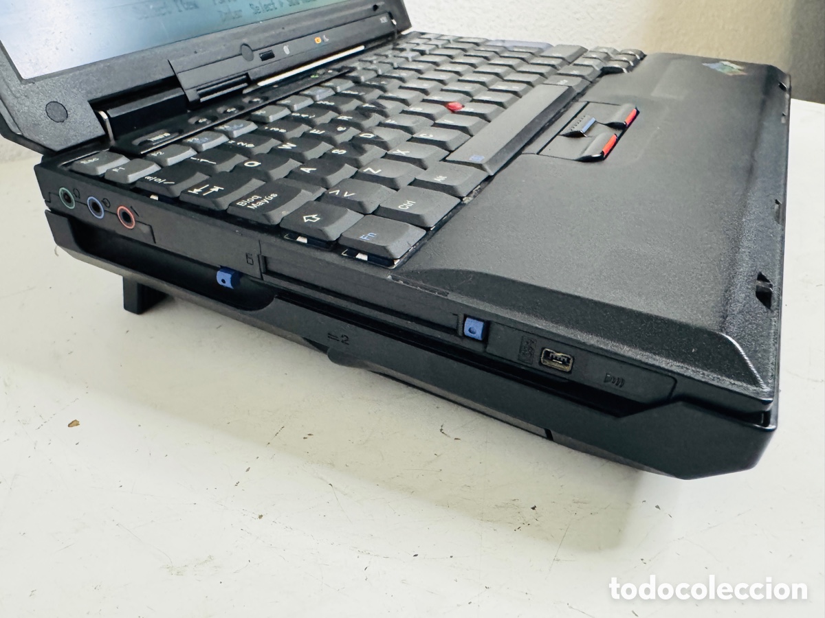 Segunda mano: RARE Retro IBM ThinkPad X30 Laptop Computer Retro Enciende Sin Comprobar - Foto 6