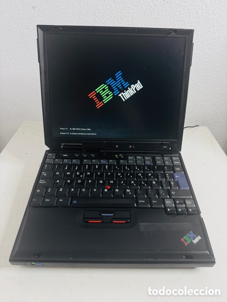 Segunda mano: RARE Retro IBM ThinkPad X30 Laptop Computer Retro Enciende Sin Comprobar - Foto 1