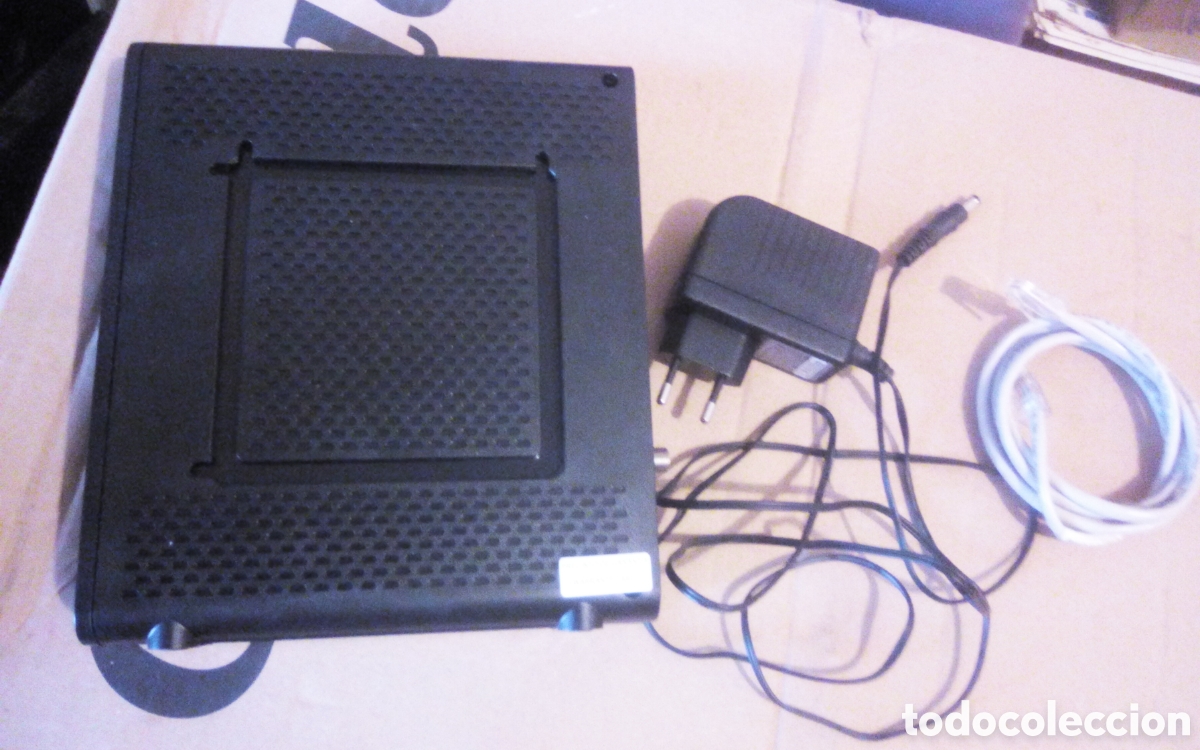 Segunda mano: Router Ono. CBN. Model: CG6640E. Docsis 3.0. Con su adaptador y cable.