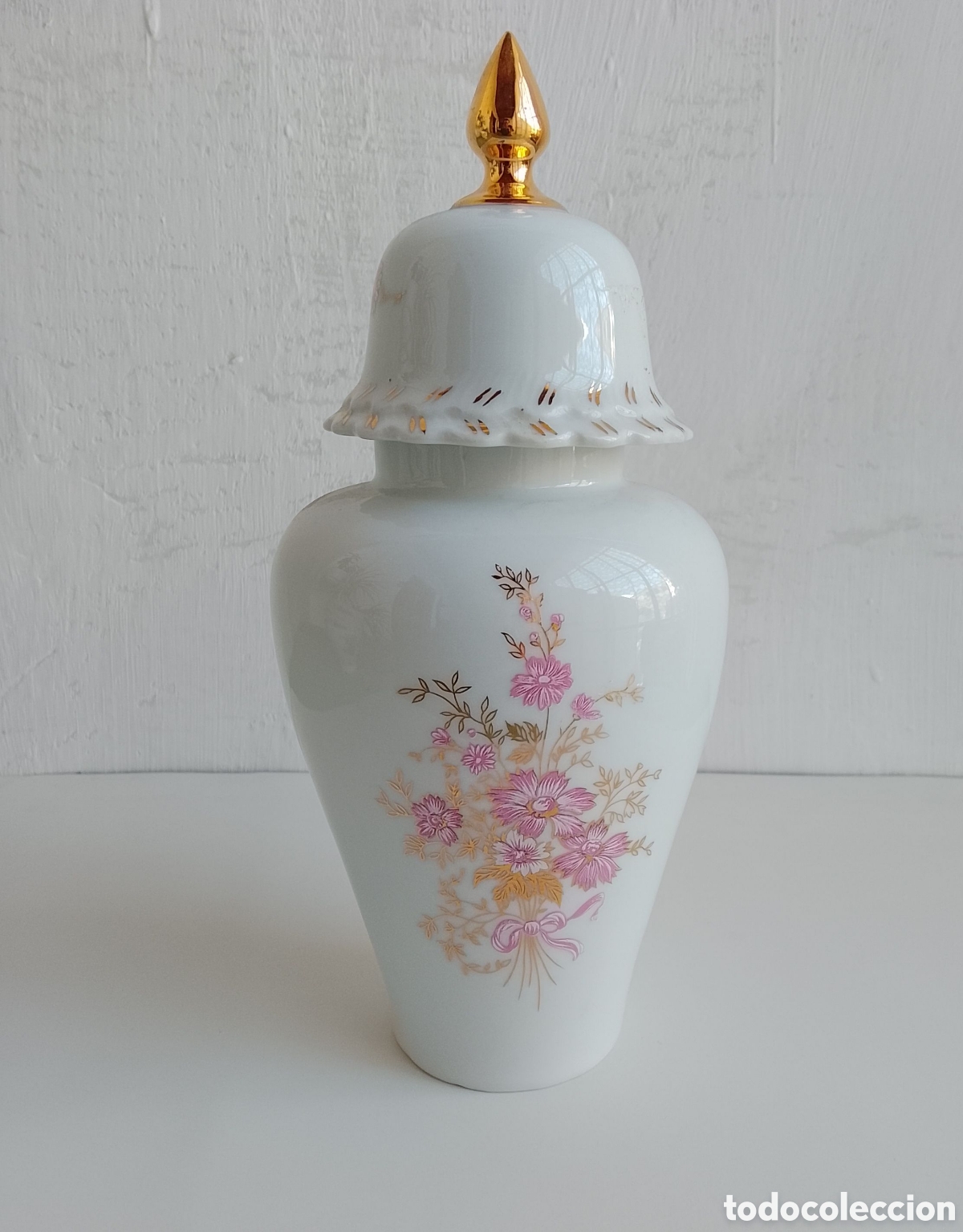Second-Hand: Tibor de porcelana con flores.