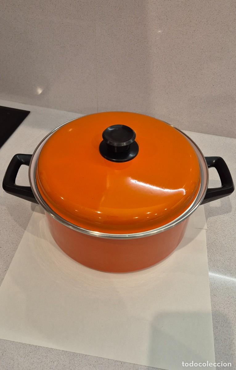 Segunda mano: Cacerola naranja y negra grande - Foto 2
