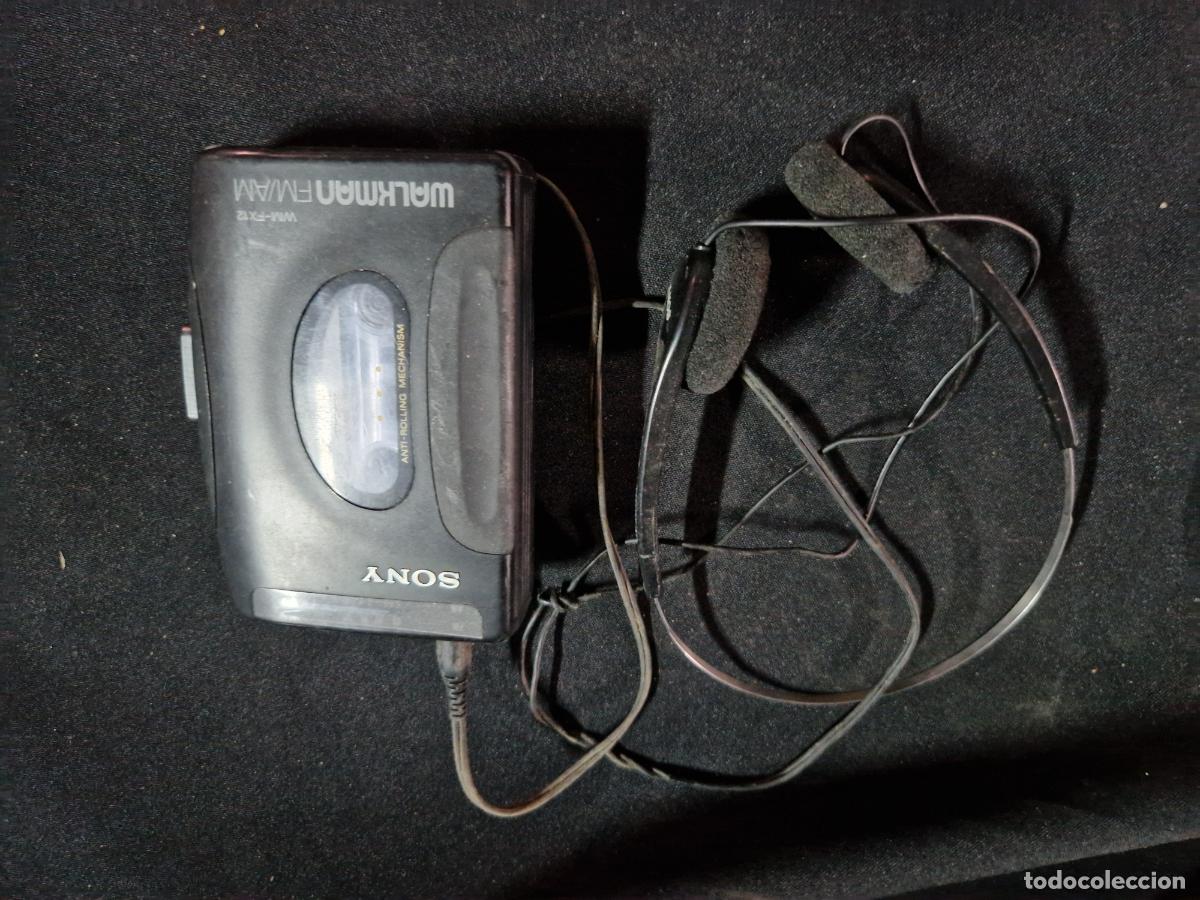 Segunda mano: BONITA RADIO MARCA SONY. CON CASCOS.