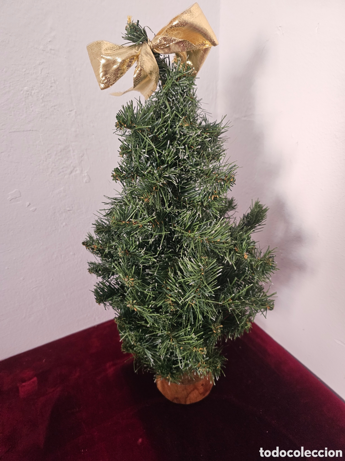 Segunda mano: &Aacute;rbol de Navidad peque&ntilde;o con base de madera 1990s 2000s