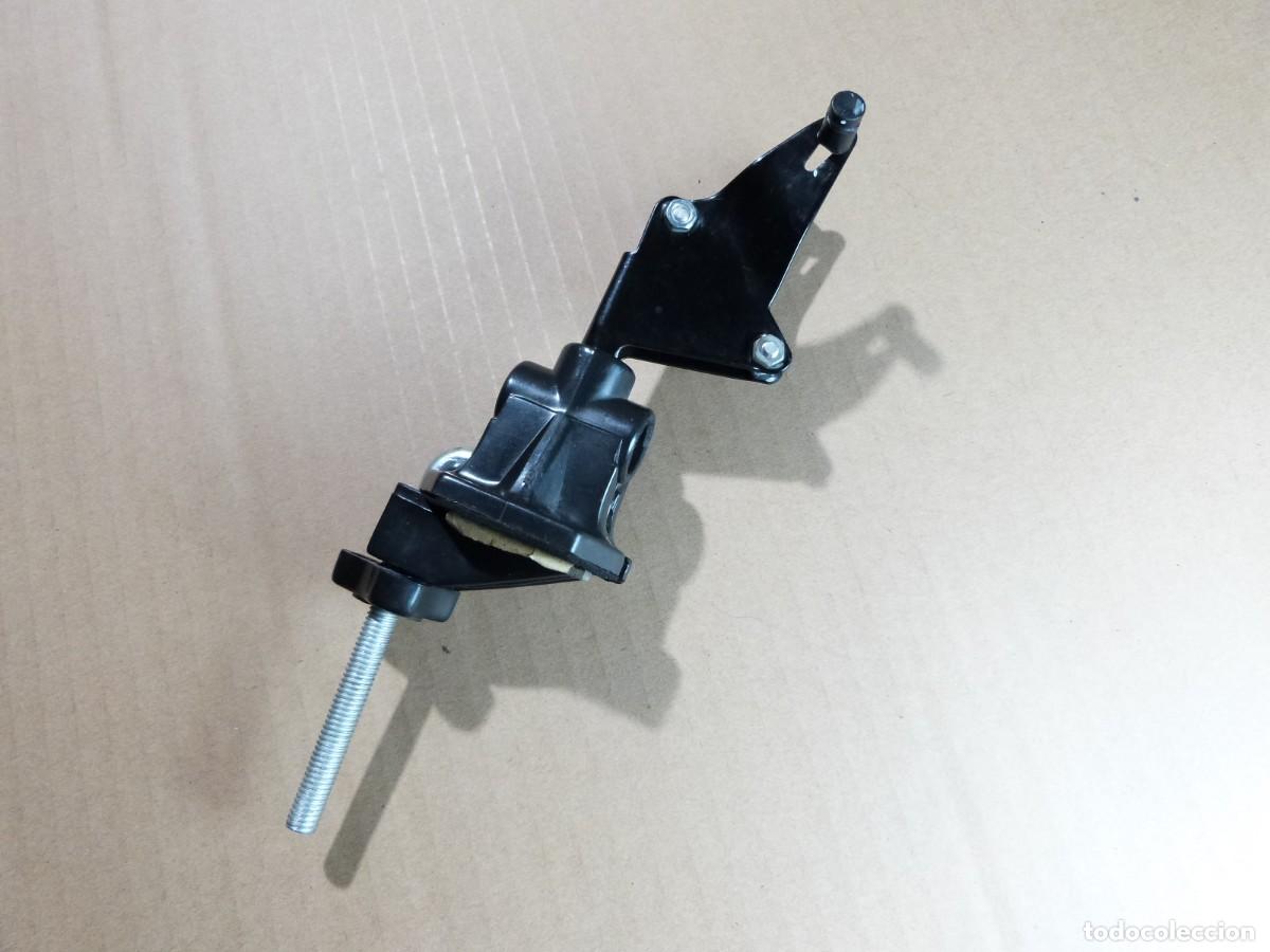 Segunda mano: Accesorio lampara flexo pinza y soporte punta de insercion en metal modelo Deslight