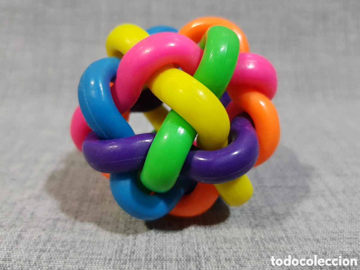 Segunda mano: JUGUETE PARA MASCOTAS PELOTA DE GOMA ENTRELAZADA ARCOIRIS MULTICOLOR 7 CMS DI&Aacute;METRO APROXIMADAMENTE