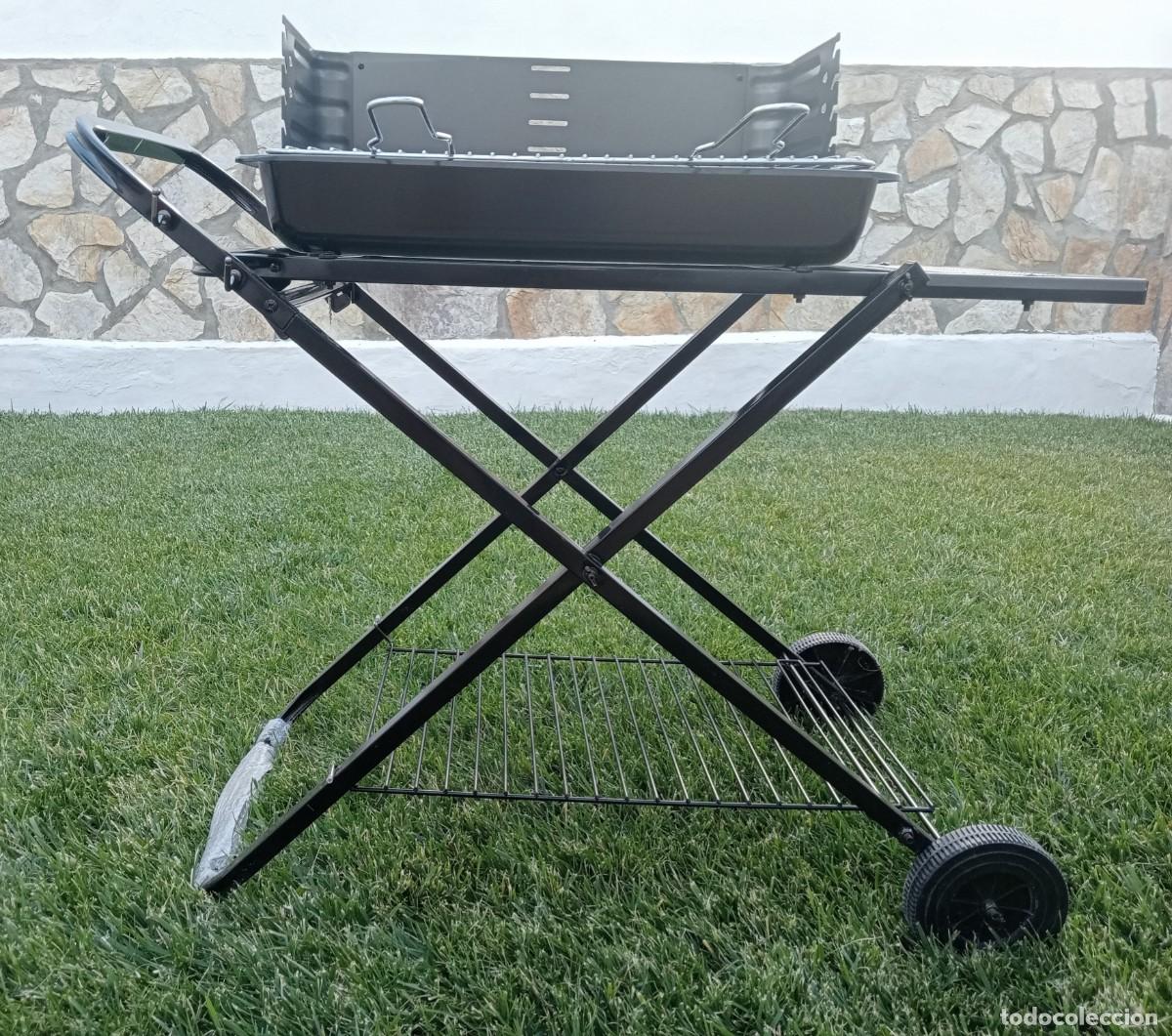 Segunda mano: Barbacoa de carb&oacute;n con ruedas