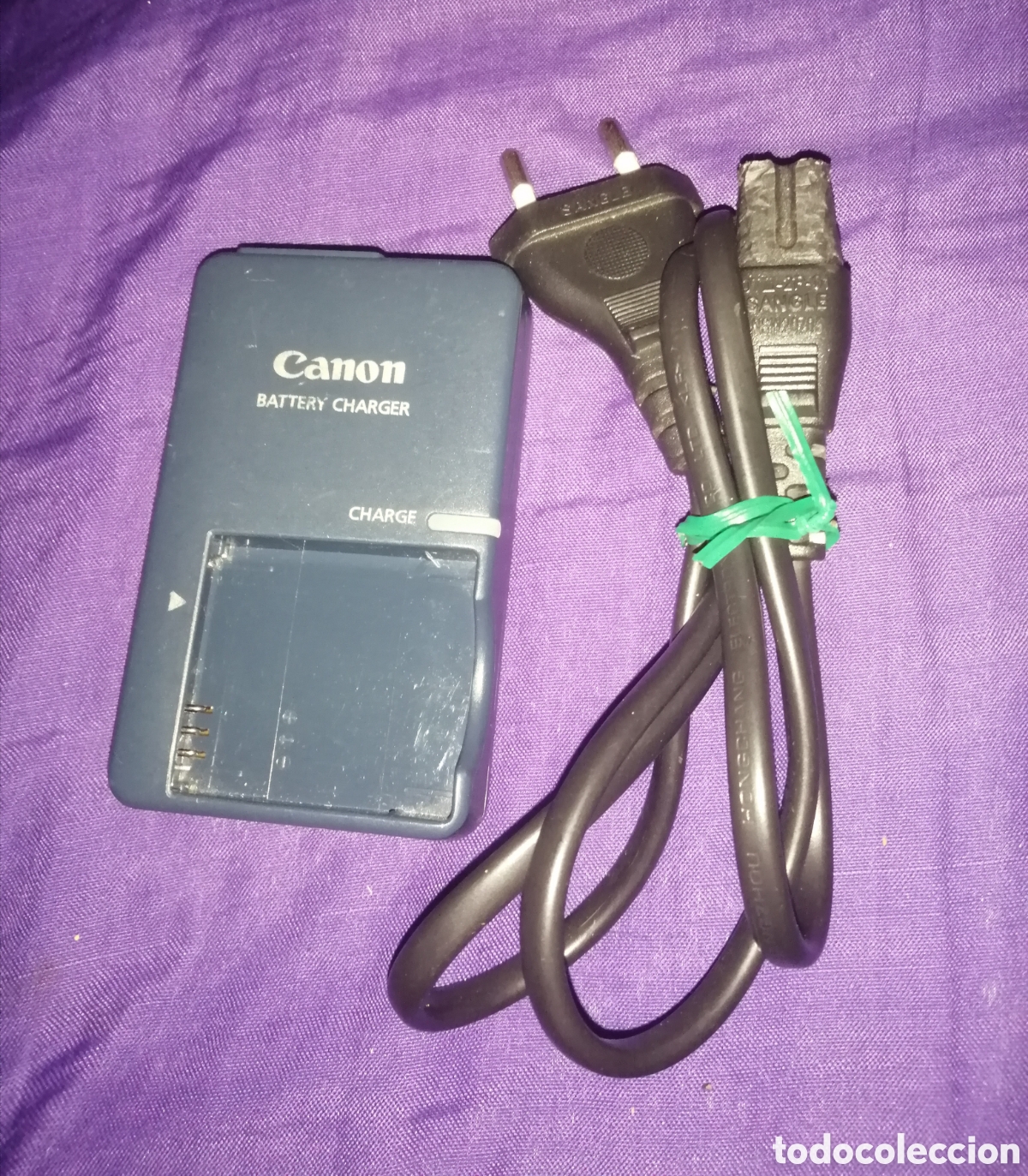 Segunda mano: Cargador bater&iacute;a Canon CB-2LV