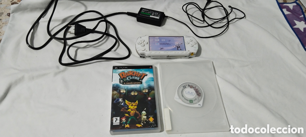 Segunda mano: Sony PSP Blanca + 11 Juegos