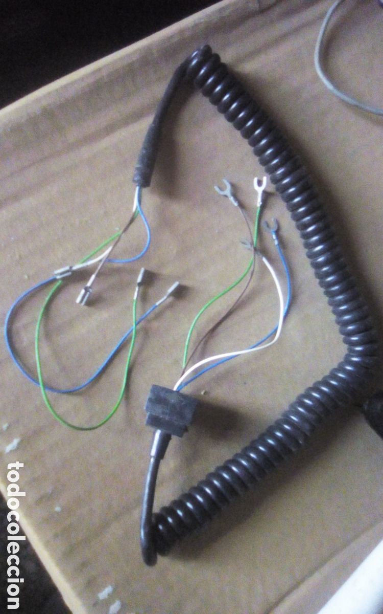 Segunda mano: Cable extensible para tel&eacute;fonos de sobremesa o pared. Usado, buen estado.