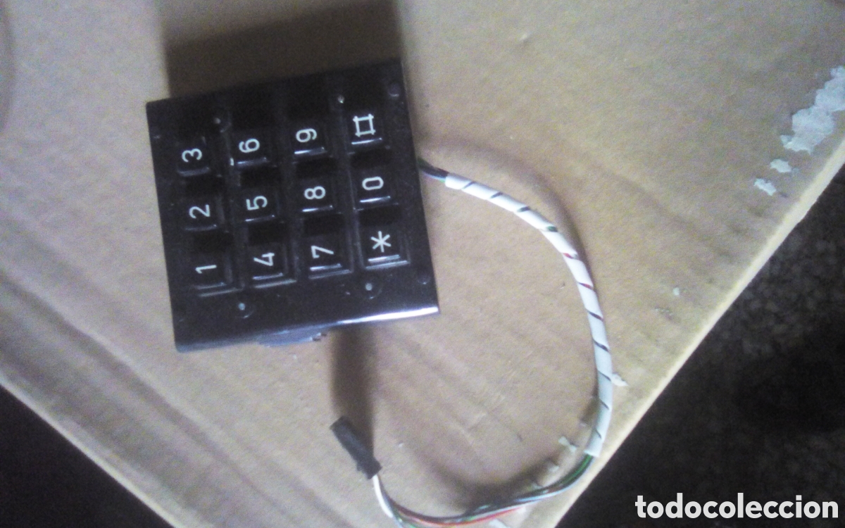 Segunda mano: Teclado cuadrado de marcaci&oacute;n tel&eacute;fono. Dis - 8.025 - AYA. UNA-8140-AT (3). No puedo comprobar. (2&deg;)