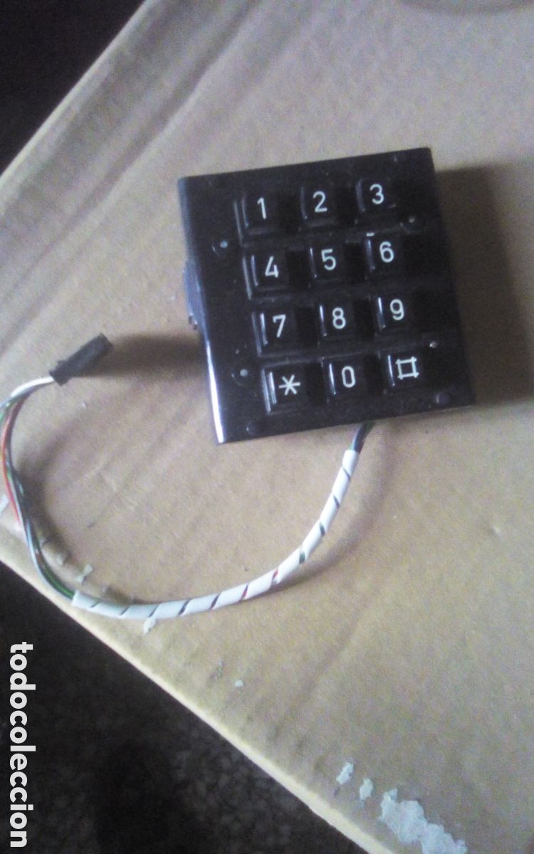 Segunda mano: Teclado cuadrado de marcaci&oacute;n tel&eacute;fono. Dis - 8.025 - AYA. UNA-8140-AT (3). No puedo comprobar. (2&deg;)