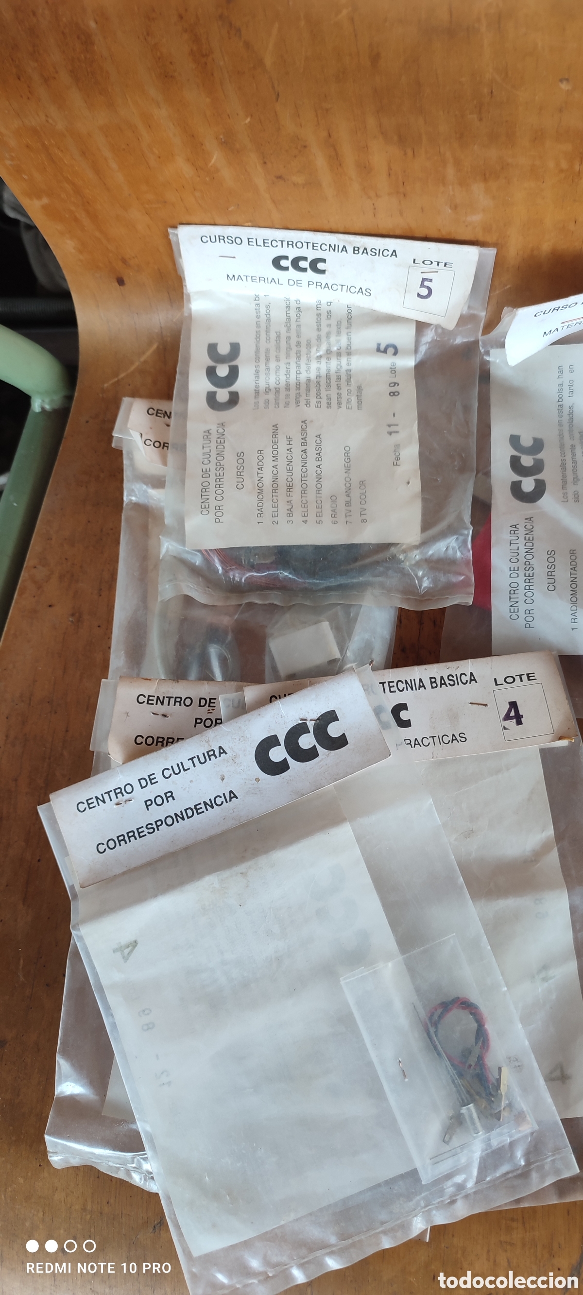 Segunda mano: Curso CCC de electrot&eacute;cnia B&aacute;sica, 7 sobres de piezas para el curso del a&ntilde;o 1989. C.C.C.