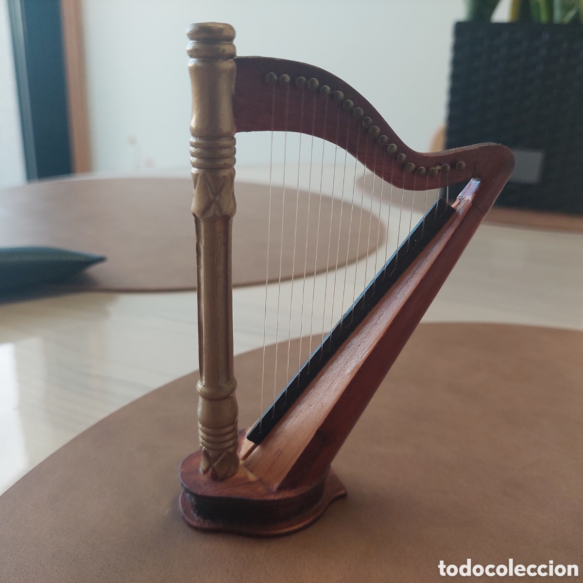 Segunda mano: Arpa de madera miniatura.