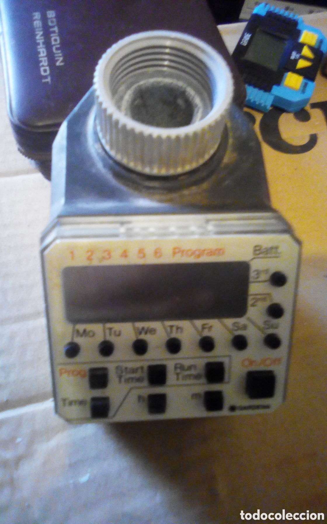 Segunda mano: Aparato programador de riego. Gardena. Funciona el programador, le puse pila y enciende la pantalla.