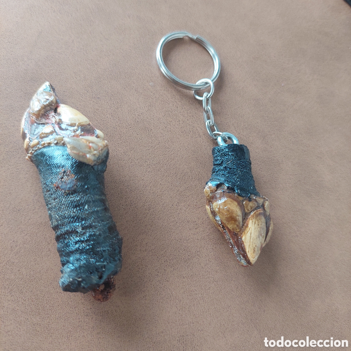 Segunda mano: Colgante y llavero percebe.