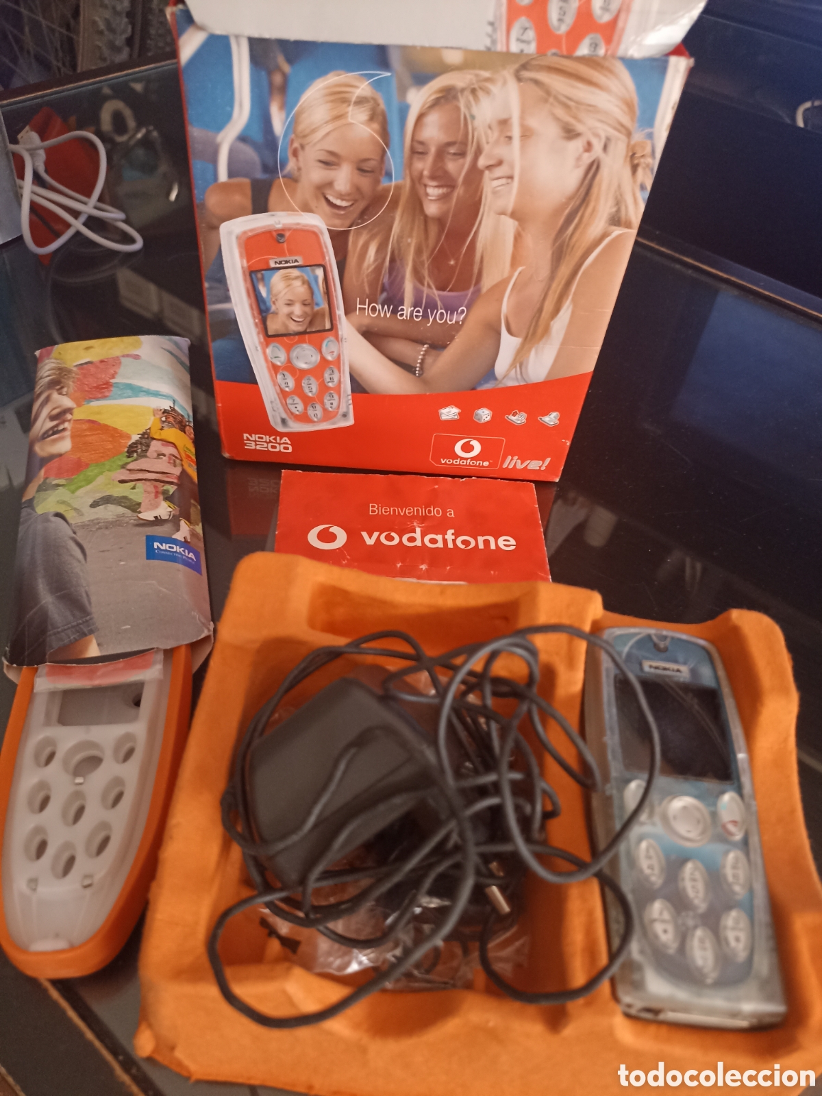 Segunda mano: M&oacute;vil Nokia 3200 con todos complementos vintage