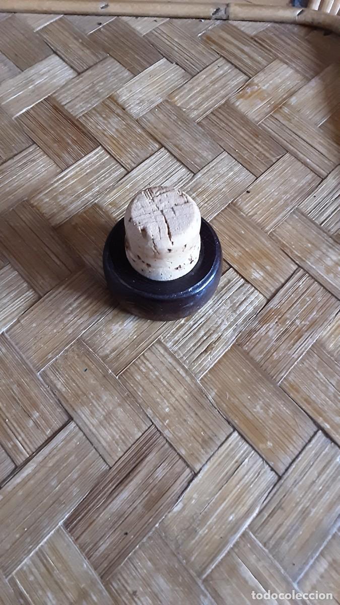 Segunda mano: TAP&Oacute;N DE MADERA para botella o licorera - Foto 2