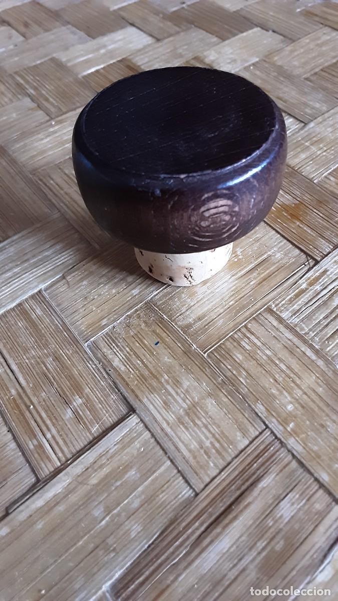 Segunda mano: TAP&Oacute;N DE MADERA para botella o licorera - Foto 3