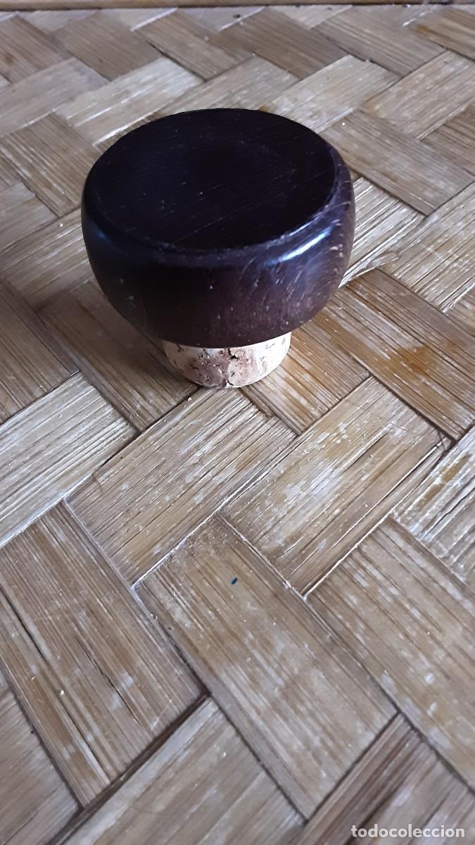 Segunda mano: TAP&Oacute;N DE MADERA para botella o licorera - Foto 4
