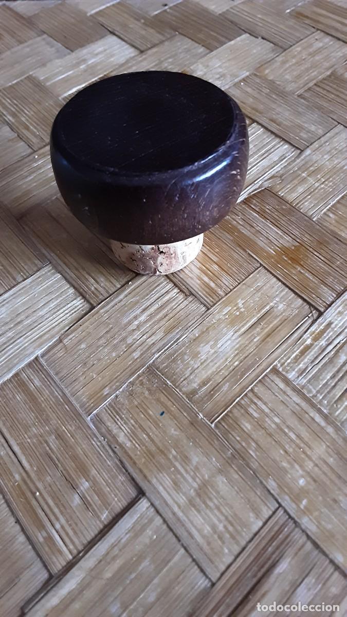 Segunda mano: TAP&Oacute;N DE MADERA para botella o licorera - Foto 5