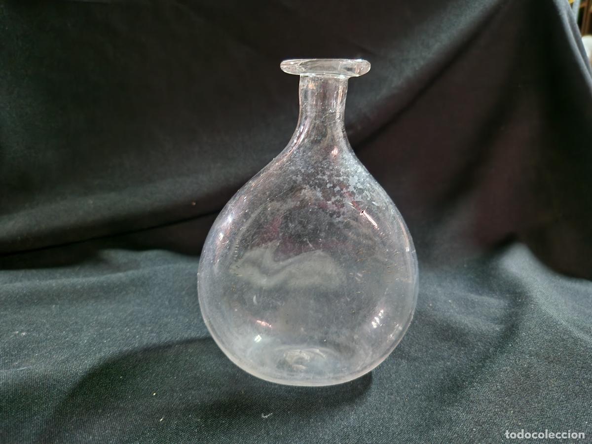 Segunda mano: BONITA BOTELLA VINTAGE. EN FORMA DE GOTA. 13 CM DE ALTURA