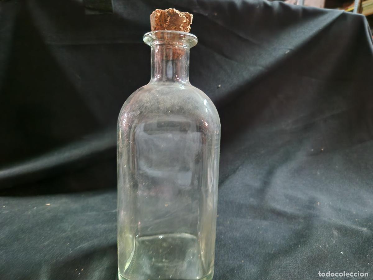 Segunda mano: BONITA BOTELLA DE CRISTAL. VINTAGE. 16 CM DE ALTURA