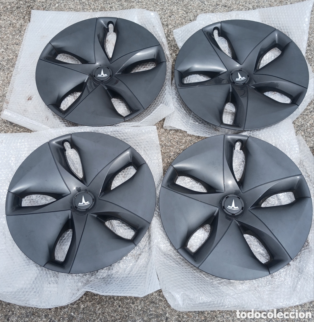 Segunda mano: Juego de 4 Tapacubos Originales Tesla Model 3 18&rdquo; Aero - Ref: 1044231-99-B