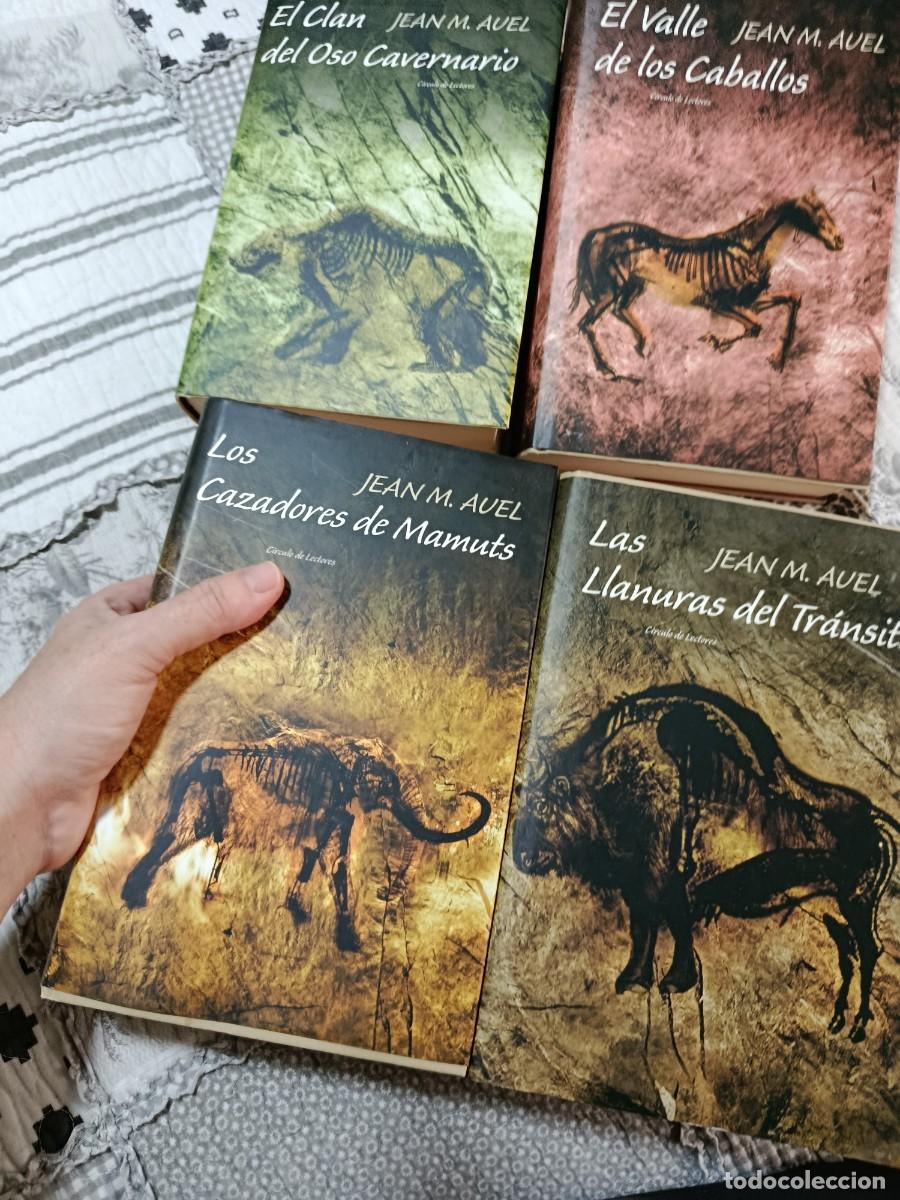 Segunda mano: CUATRO LIBROS JEAN.M.AUEL. El valle de los caballos, El oso cabernario, Llanuras del tr&aacute;nsicazado..