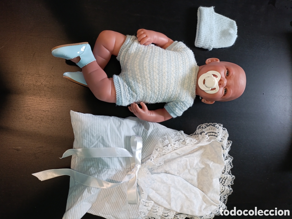 Segunda mano: Bebe Reborn Antonio Juan de 43 cm con body, zapatos, chupete ,gorro y arrullo