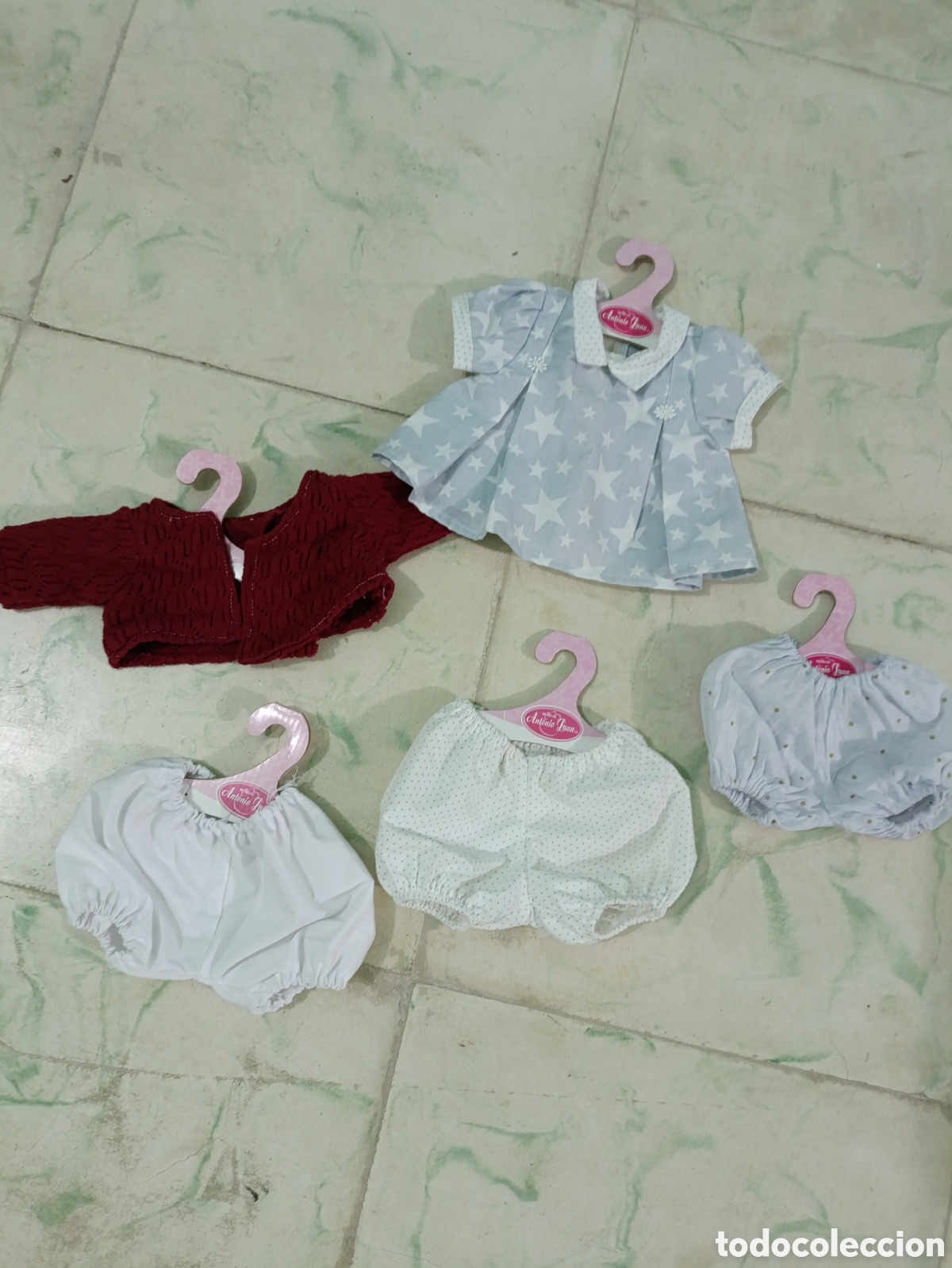 Segunda mano: 5 prendas ropa mu&ntilde;eca Antonio Juan