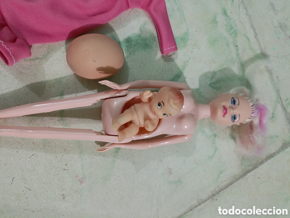 Segunda mano: Mu&ntilde;eca embarazada con bebe de quita y pon