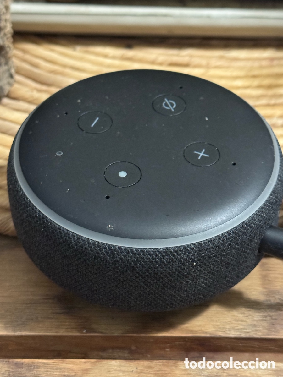 Segunda mano: Amazon Echo Dot 3&ordf; Generaci&oacute;n Negro + Cargador Original