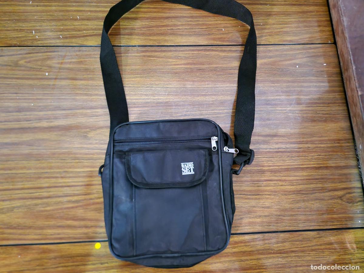 Segunda mano: BONITO BOLSO DE HOMBRO. COLOR NEGRO. RADIO SET