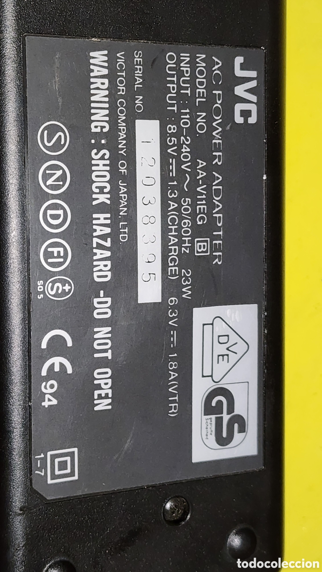 Segunda mano: Cargador y Fuente de Alimentaci&oacute;n Original JVC AA-V11EG para Videoc&aacute;mara (Vintage)