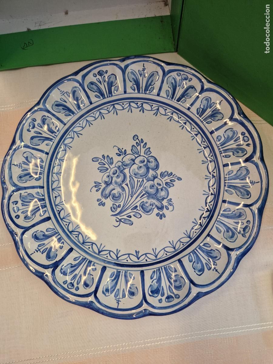 Segunda mano: BONITO PLATO DE PORCELANA DECORATIVO. COLOR AZUL. MIELE SPAIN 1989. MEDIDA 30*30