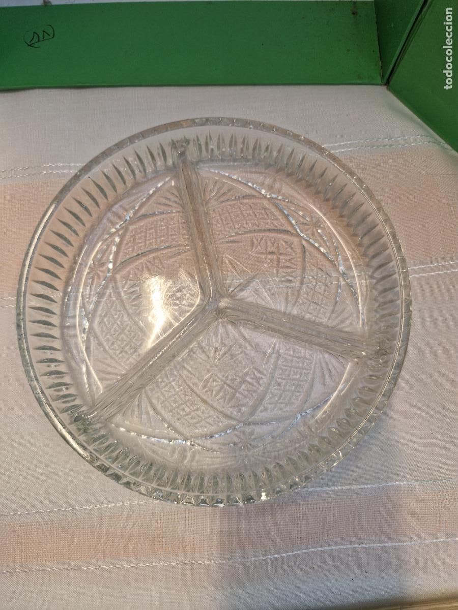 Segunda mano: BONITA BANDEJA PARA APERITIVOS DE CRISTAL. MEDIDA 18*18