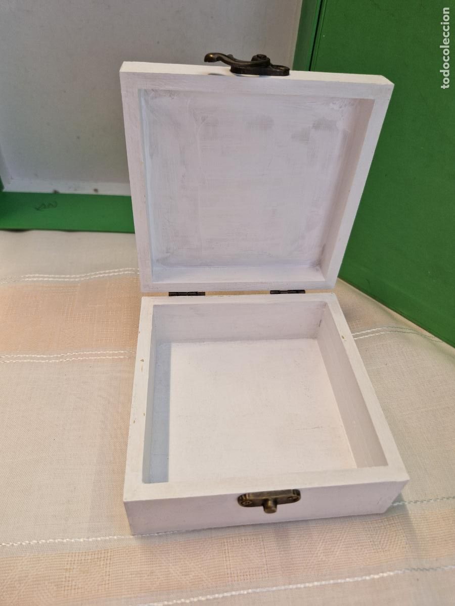 Segunda mano: BONITO COFRE DE MADERA. BLANCO. MEDIDA 12*12 - Foto 2