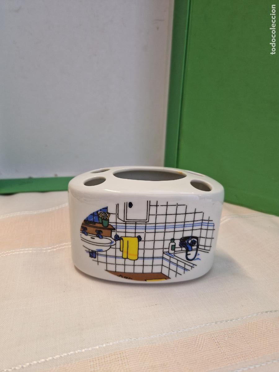 Segunda mano: BONITO PORTACEPILLOS EN CERAMICA.