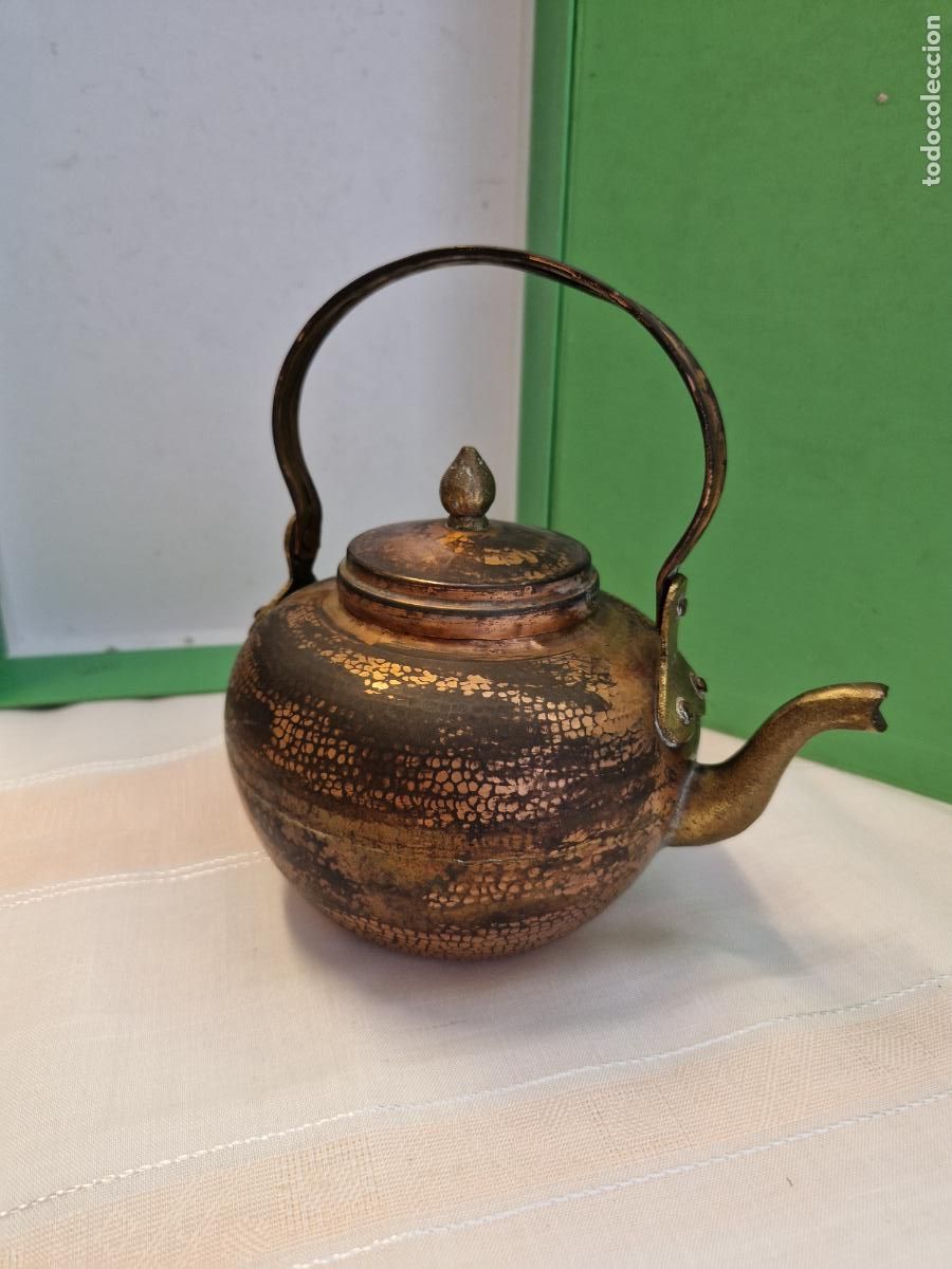 Segunda mano: BONITA TETERA DE BRONCE VINTAGE.