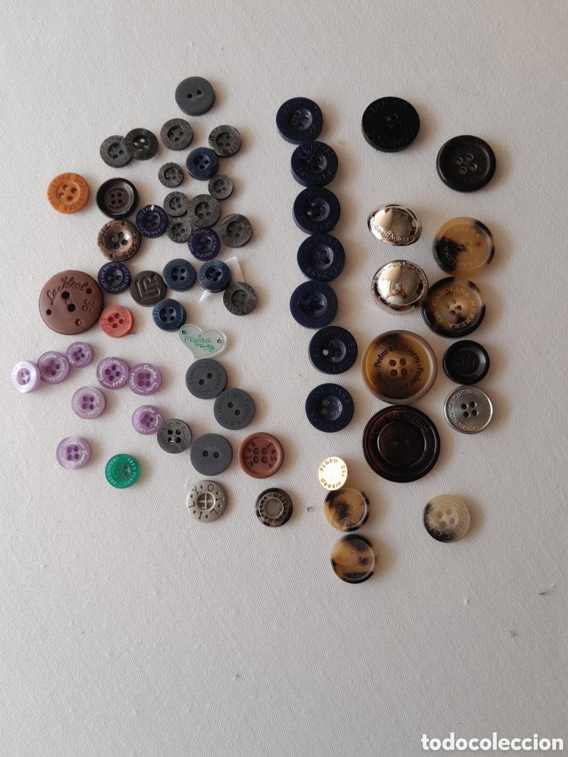 Segunda mano: Lote de 65 botones de marcas concidas - Foto 3