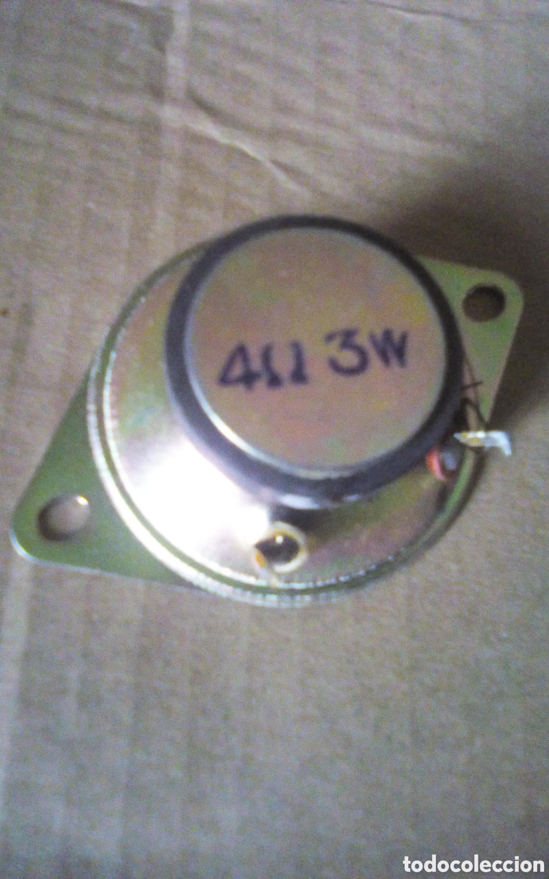 Segunda mano: Altavoz 4 ohmios 3 W. Mide 5 x 7,5 cm.