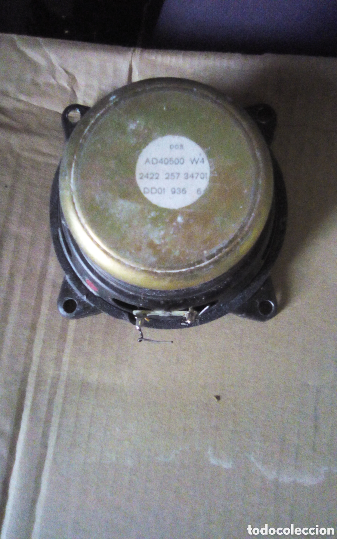 Segunda mano: Altavoz. 00S. AD40500. W4. 2422-257-34701. DD01-936-6. Mide 10 x 6 cm., desconozco la potencia.