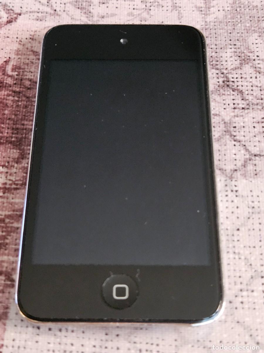 Segunda mano: APPLE IPOD TOUCH ( 4&ordm; Generaci&oacute;n) A 1367, 8 GB Lanzado por Apple En El A&ntilde;o 2010, Funciona.