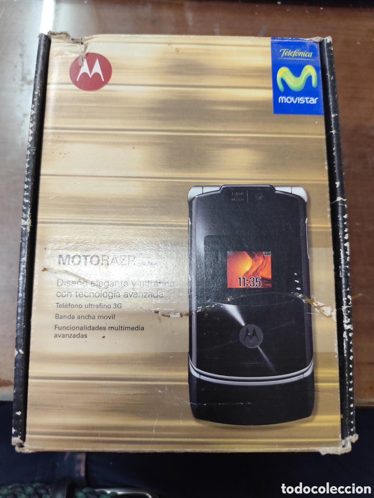Segunda mano: Motorola V3 . Con caja original,libro usuario,cargador, auriculares,tarjeta memoria,CD y bateria