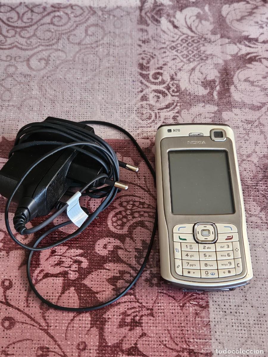Segunda mano: Antiguo Tel&eacute;fono M&oacute;vil NOKIA N70 Cl&aacute;sico Vintage Del 2005, Con Su Cargador Original.