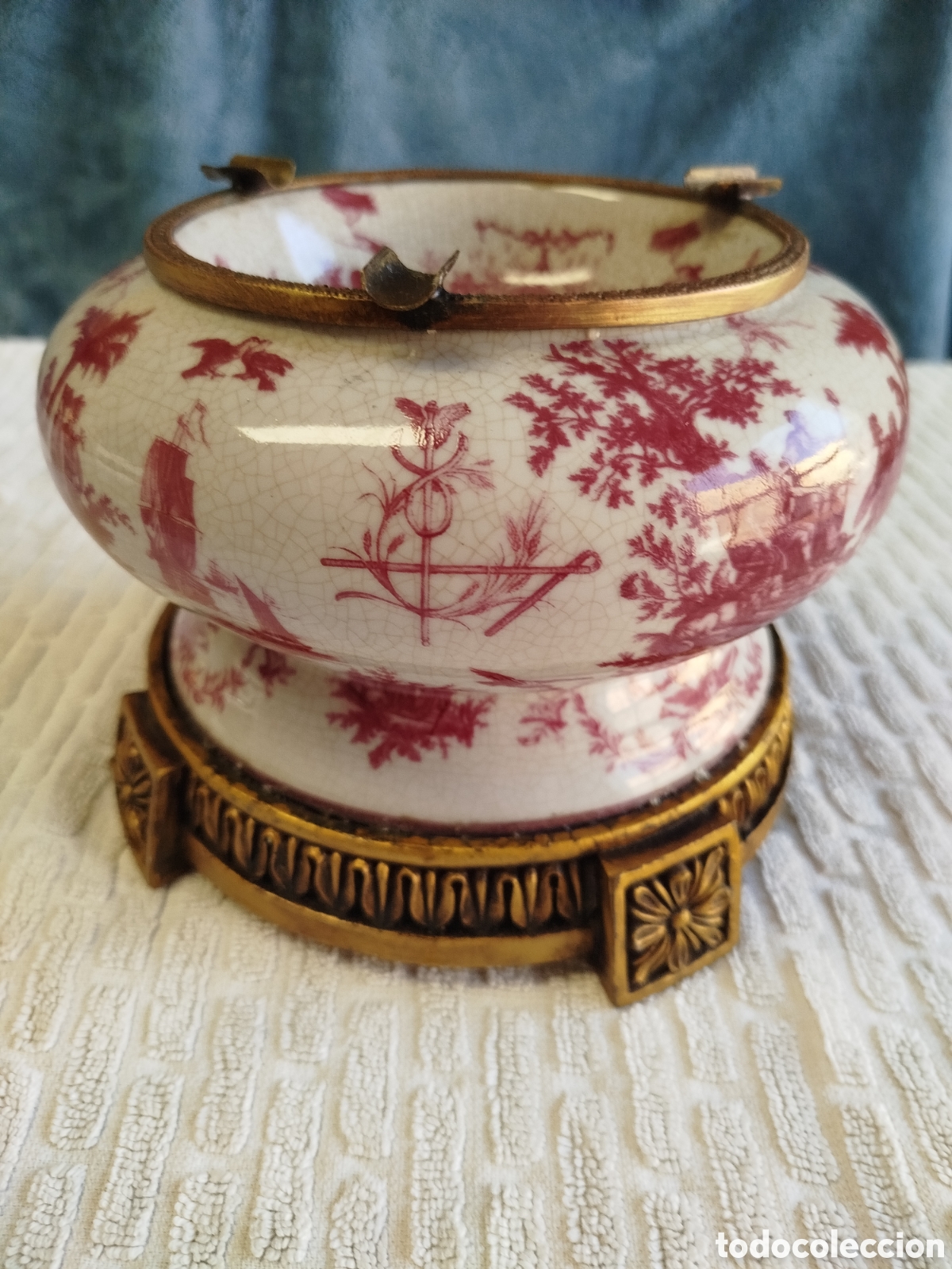 Segunda mano: Original cenicero de cer&aacute;mica con escenas Toile de Jouy.