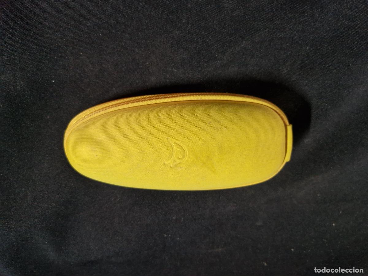 Segunda mano: BONITO ESTUCHE PARA GAFAS. COLOR AMARILLO.
