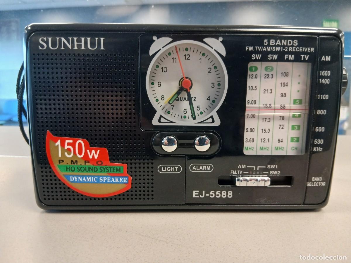 Second-Hand: RADIO SUNHUI EJ-5588 CON RELOJ Y 5 BANDAS
