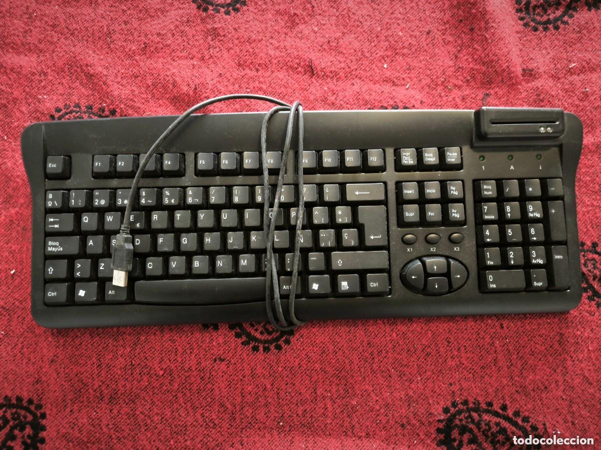 Segunda mano: Teclado USB Con Lector De Tarjetas Inteligentes Integrado &middot; Teclado DNI Electr&oacute;nico Espa&ntilde;ol