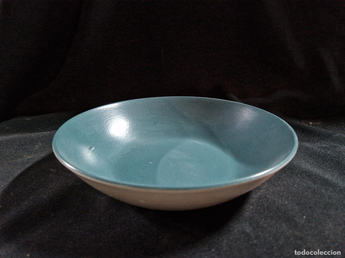 Segunda mano: BONITO PLATO DE PORCELANA. COLOR AGUAMARINO. MEDIDA 22*22